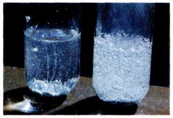 Выделение пузырьков газа. Кристаллизация ацетата натрия. Осадок в минеральной воде. Реакция мела и соляной кислоты. Растворение мела в соляной кислоте.