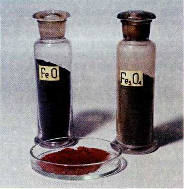 Оксид железа 3 реагент. Ферум +оксид железа 2. Fe2o3 и Железный порошок. Оксид железа (II) feo. Feo оксид железа.
